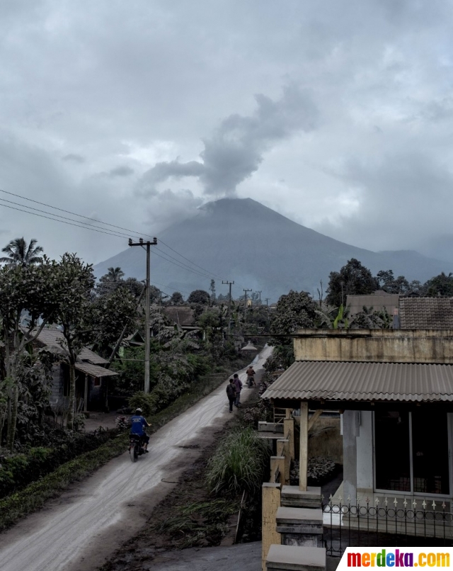 Foto Aktivitas Warga Usai Letusan Semeru Di Lumajang Merdeka Com