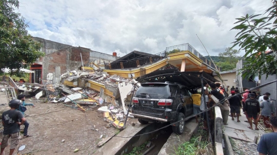 Kerusakan-Kerusakan Parah Akibat Gempa di Sulawesi Barat