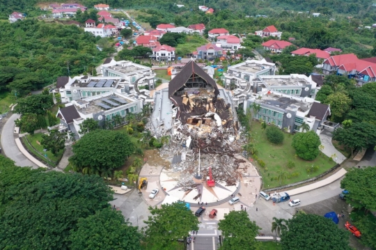 Kerusakan-Kerusakan Parah Akibat Gempa di Sulawesi Barat