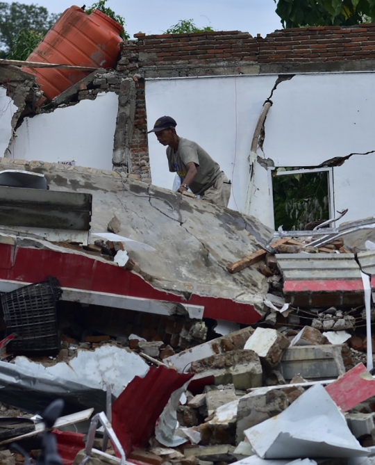 Kerusakan-Kerusakan Parah Akibat Gempa di Sulawesi Barat