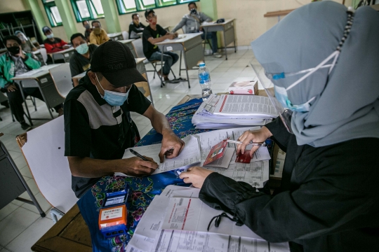 Pembagian Bantuan Sosial Tunai di Penjaringan