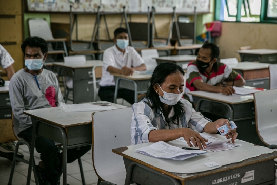 Pembagian Bantuan Sosial Tunai di Penjaringan