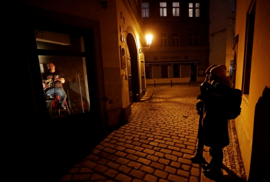 Penampilan Unik Bar Tertutup di Republik Ceko Selama Pandemi