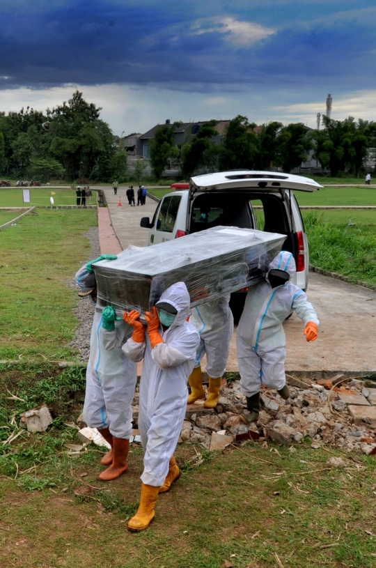 TPU Bambu Apus Jadi Pemakaman Korban Covid-19