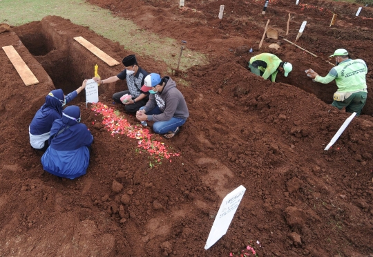 TPU Bambu Apus Jadi Pemakaman Korban Covid-19