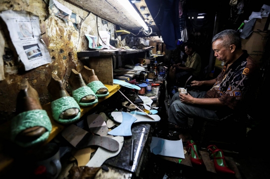 Industri Sepatu Rumahan Bertahan di Tengah Pandemi