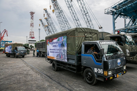 Bantuan 500 Ton untuk Kalsel dan Sulbar Diangkut KRI Banda Aceh