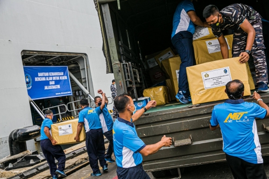 Bantuan 500 Ton untuk Kalsel dan Sulbar Diangkut KRI Banda Aceh