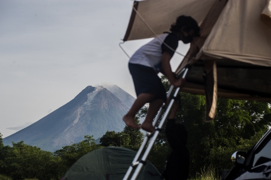 Gunung Merapi Kembali Luncurkan Guguran Lava Pijar