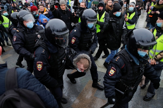 Ribuan Pengunjuk Rasa Ditangkap dalam Demo Antipemerintah Terbesar di Rusia