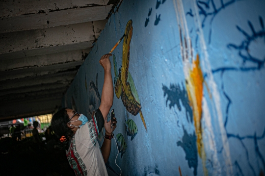 Pembuatan Mural di Kolong Jembatan Pegangsaan