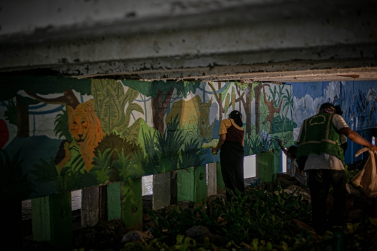 Pembuatan Mural di Kolong Jembatan Pegangsaan