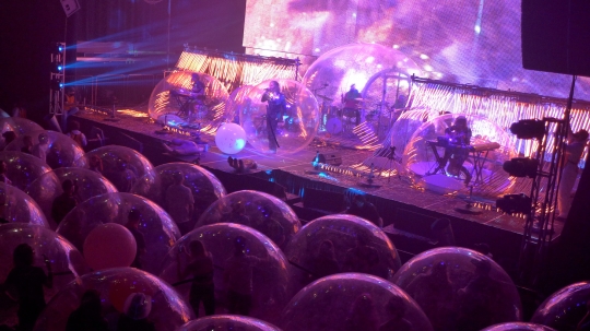 The Flaming Lips Gelar Konser dalam Gelembung Kala Pandemi