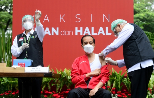 Presiden Jokowi Kembali Disuntik Vaksin Covid-19