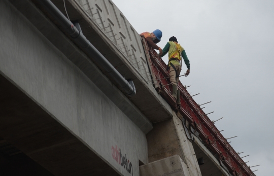 Persiapan Flyover Cakung Jelang Diuji Coba