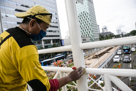 Petugas Poles JPO Kawasan Thamrin