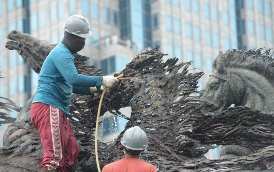 Perindah Jakarta, Patung Kuda di Medan Merdeka Barat Dimandikan