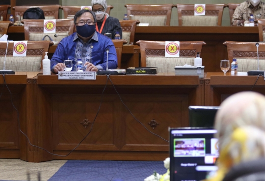 Menristek Jelaskan Progres Vaksin Merah Putih di DPR