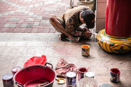 Mempercantik Wihara Jelang Imlek