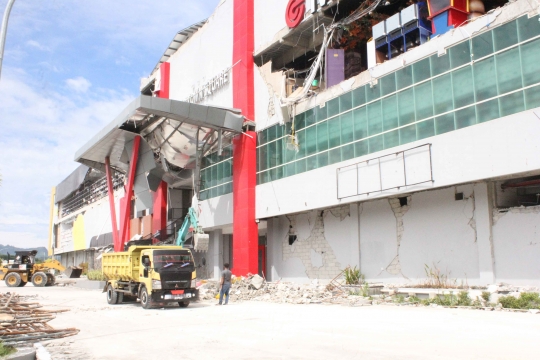 Kondisi Mall dan Matos Mamuju Rusak Diguncang Gempa 6,2 SR