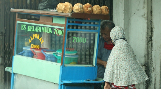 Potret Warga Abaikan Protokol Kesehatan di Tengah Lonjakan Kasus Covid-19