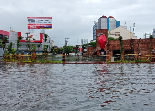 Semarang Dikepung Banjir Seusai Hujan Semalaman