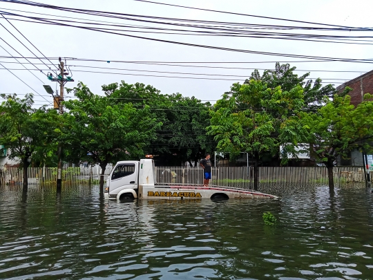 Semarang Dikepung Banjir Seusai Hujan Semalaman