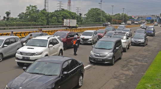 Ada Ganjil Genap, Kendaraan Terpaksa Putar Balik di Gerbang Tol Bogor