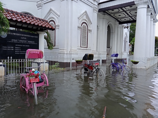 Kondisi Kota Lama Semarang Terendam Banjir