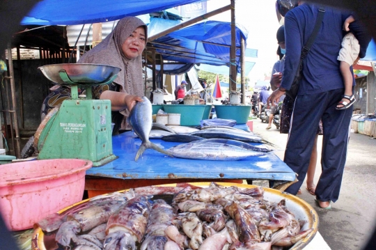 Aktivitas Pasar di Mamuju Menggeliat Pasca Gempa