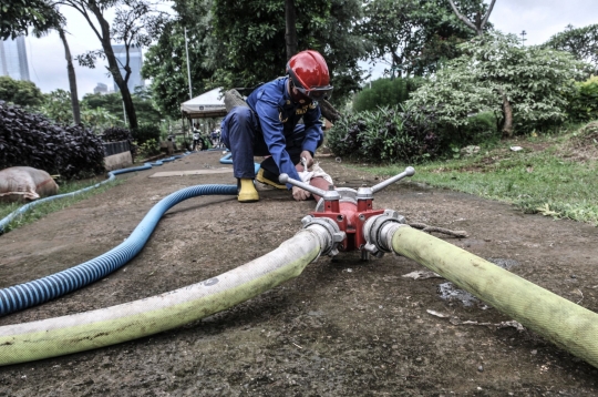 Banjir Rendam TPU Karet Bivak