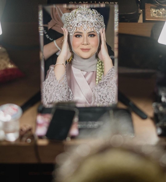 Berbalut Kebaya Modern, Intip Potret Cantik Kesha Ratuliu di Hari Pernikahannya