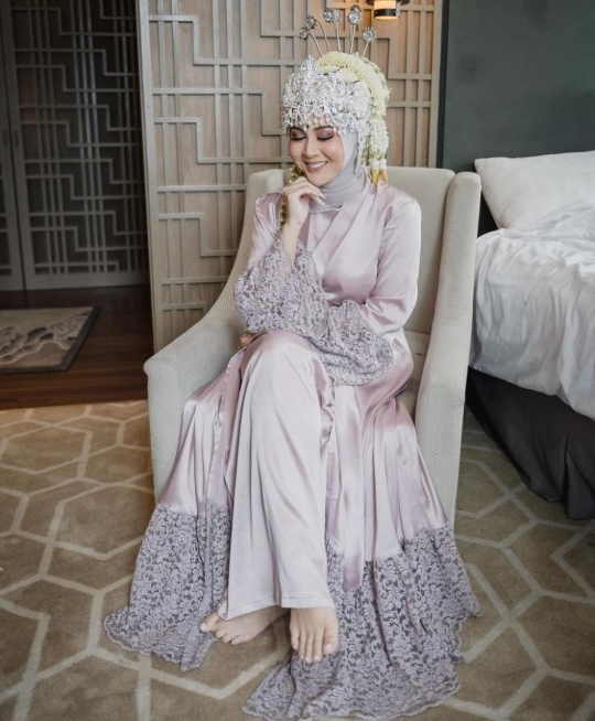 Berbalut Kebaya Modern, Intip Potret Cantik Kesha Ratuliu di Hari Pernikahannya