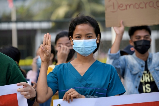 Aksi Tenaga Kesehatan Protes Kudeta Militer Myanmar