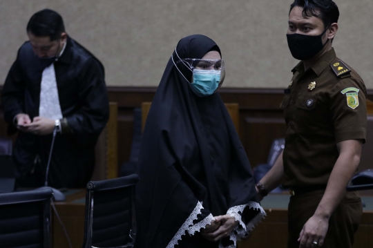 Ekspresi Jaksa Pinangki Sirna Malasari Saat Divonis 10 Tahun Penjara