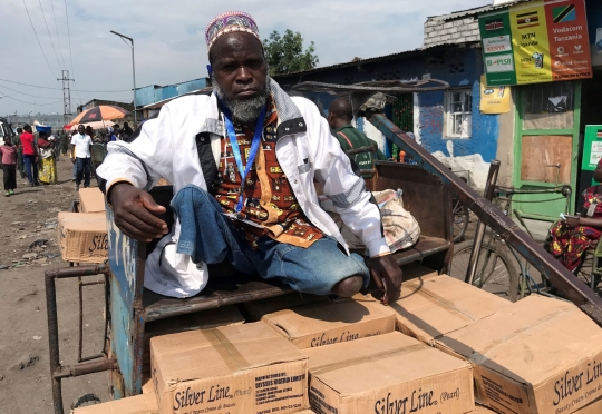 Semangat Kurir Disabilitas Bersepeda Roda Tiga di Kongo