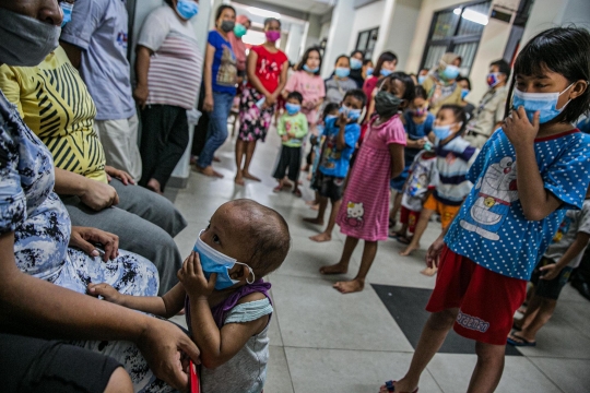 Menghibur Anak-Anak Korban Banjir Kampung Melayu