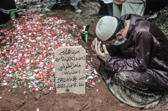 Isak Tangis Keluarga Iringi Pemakaman Ustaz Maaher