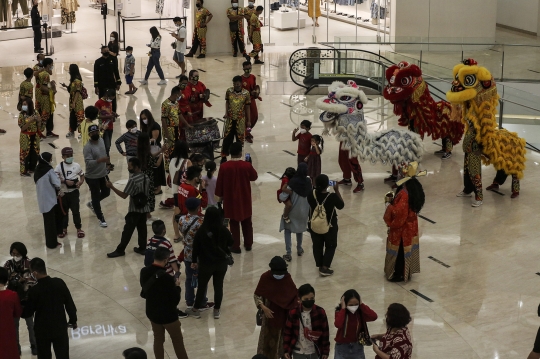 Atraksi Barongsai Hibur Pengunjung Mal