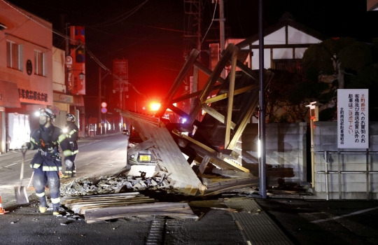 Dampak Gempa Kuat Mengguncang Jepang