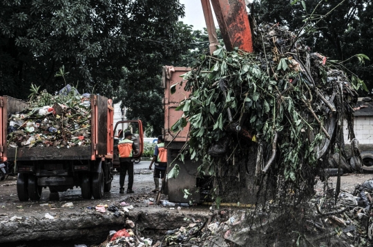 Sampah Sungai di Jakarta Meningkat Selama Musim Hujan