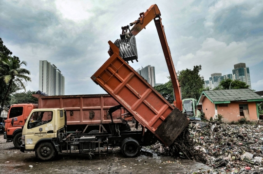 Sampah Sungai di Jakarta Meningkat Selama Musim Hujan