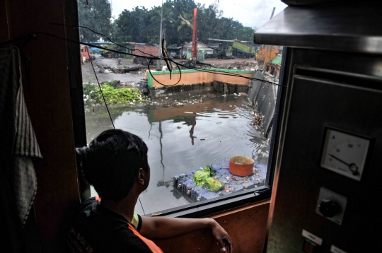 Sampah Sungai di Jakarta Meningkat Selama Musim Hujan