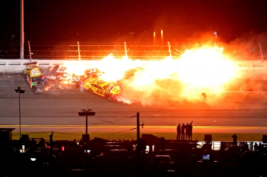 Penampakan Kecelakaan Mengerikan di Nascar Daytona 500