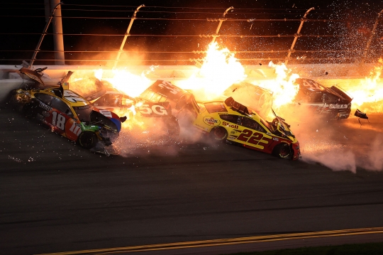 Penampakan Kecelakaan Mengerikan di Nascar Daytona 500