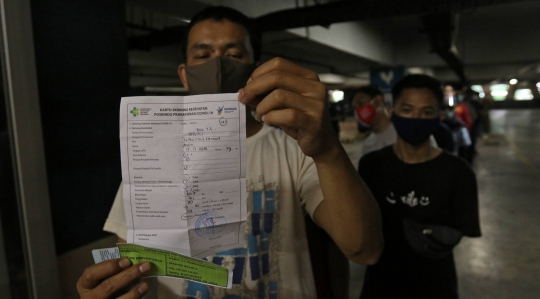 Pedagang Pasar Tanah Abang Jalani Vaksinasi Covid-19 Tahap Kedua