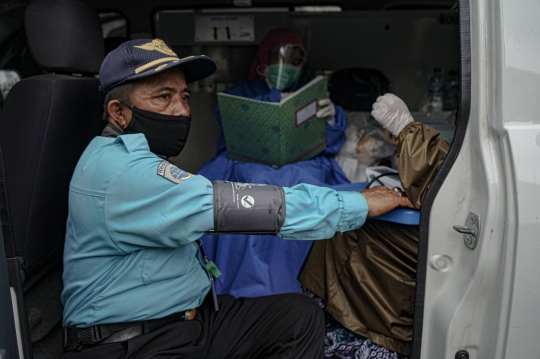 Pemeriksaan Kesehatan Petugas Parkir di Massa Pandemi