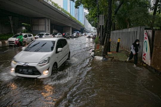 Drainase Buruk, Jalan Gatot Subroto Tergenang Banjir