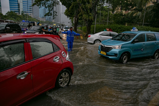 Drainase Buruk, Jalan Gatot Subroto Tergenang Banjir