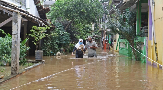 Banjir Akibat Luapan Kali Sunter Rendam Cipinang Melayu